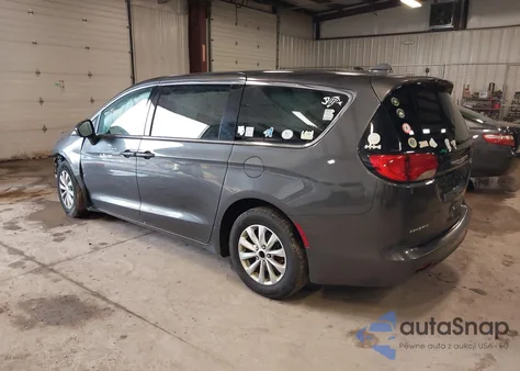 2017 Chrysler Pacifica Touring z USA, uszkodzony, nr VIN 2C4RC1DG5HR676229